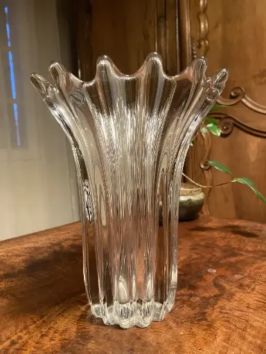 Cristal de France. Vase Tulipe.              Crystal from France. Tulip Vase.