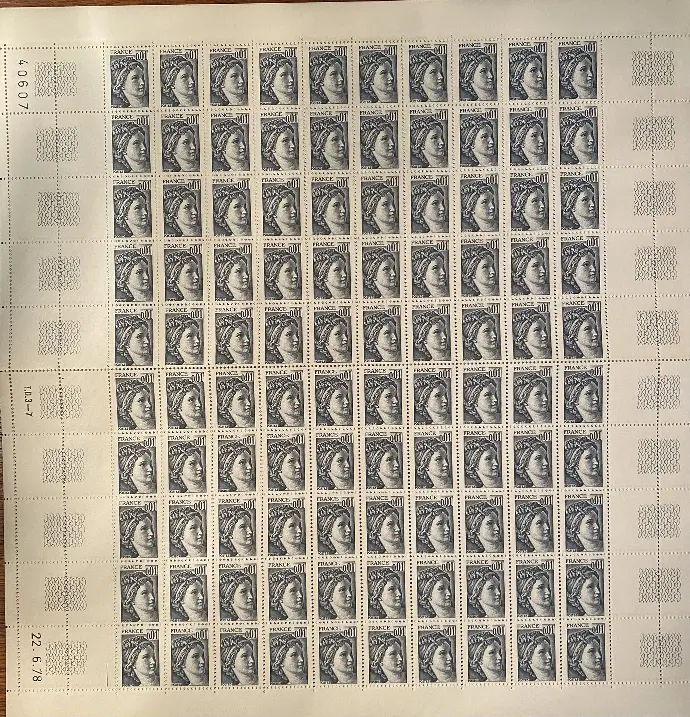 Timbres poste anciens, plaquette de 100 unités, de 1978 neuve, 0,01ct