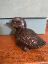 Bronze animalier des années 40, caneton à la patine brune, très jolie ciselure.     Animal bronze from the 1940s, duckling with brown patina, very pretty chiseling.