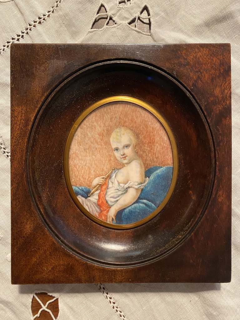 Portrait miniature du XIXÈME siècle, peinture sur ivoire du roi de Rome, enfant, cadre en bois naturel. Miniature portrait of the 19th century, painting on ivory of the King of Rome child, natural wood frame, monogrammed.