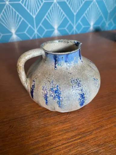 Petite verseuse en céramique de grès flammée, des années 50/60 et signée Charles Greber. Pièce unique en excellent état. Superbe.                                                  Small ceramic jug in flamed stoneware, from the 50s/60s and signed Charles Greber. Unique piece in excellent condition. Superb.