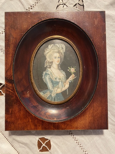 Portrait miniature XIXÈME siècle, peinture sur ivoire et cadre en bois naturel. Marie-Antoinette. Miniature portrait of the 19th century, painting on ivory of Marie Antoinette , natural wood frame, signed.